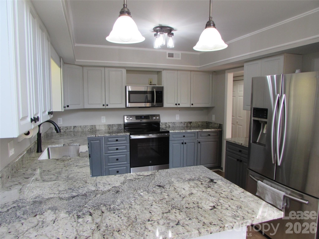 106 Yorkshire Drive - Photo 5