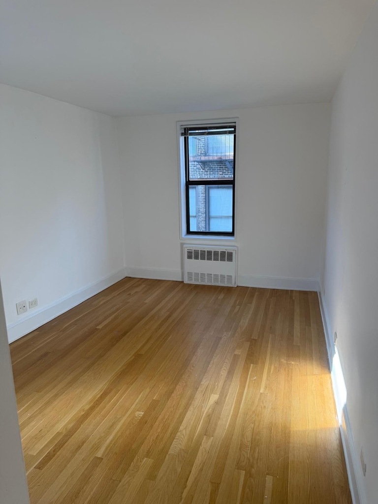 West 13th Street - Photo 4