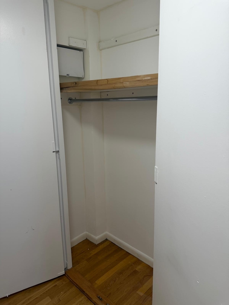 West 13th Street - Photo 7