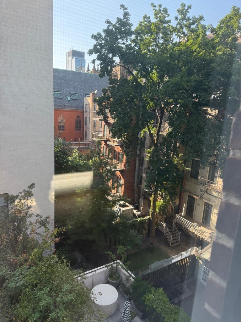 West 13th Street - Photo 8