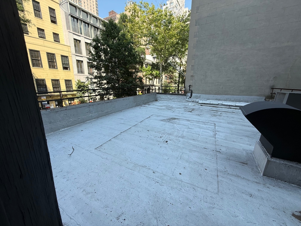 961 Lexington Avenue - Photo 2