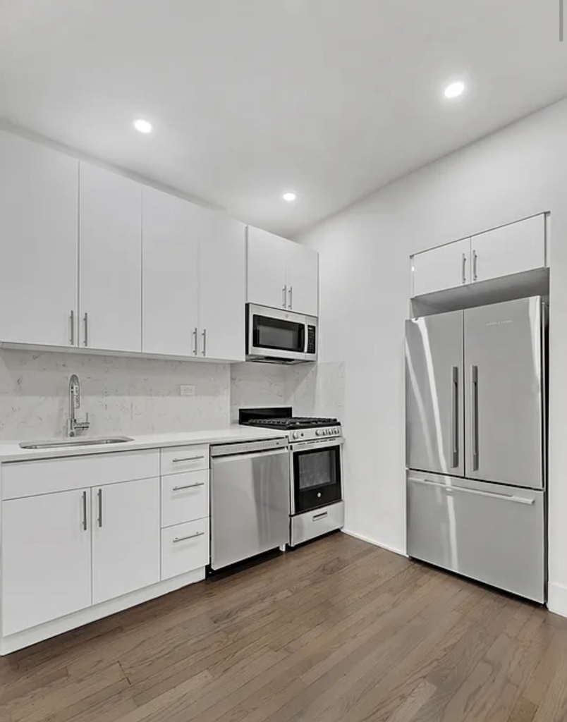 121 Madison Avenue - Photo 1