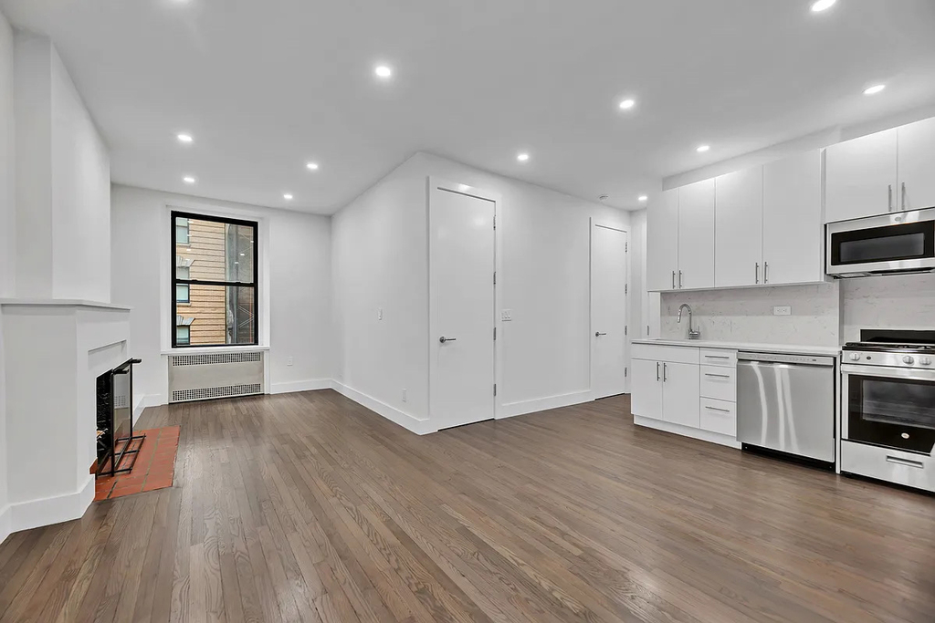 121 Madison Avenue - Photo 0