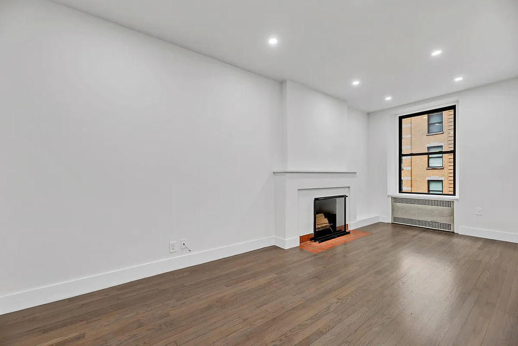 121 Madison Avenue - Photo 2