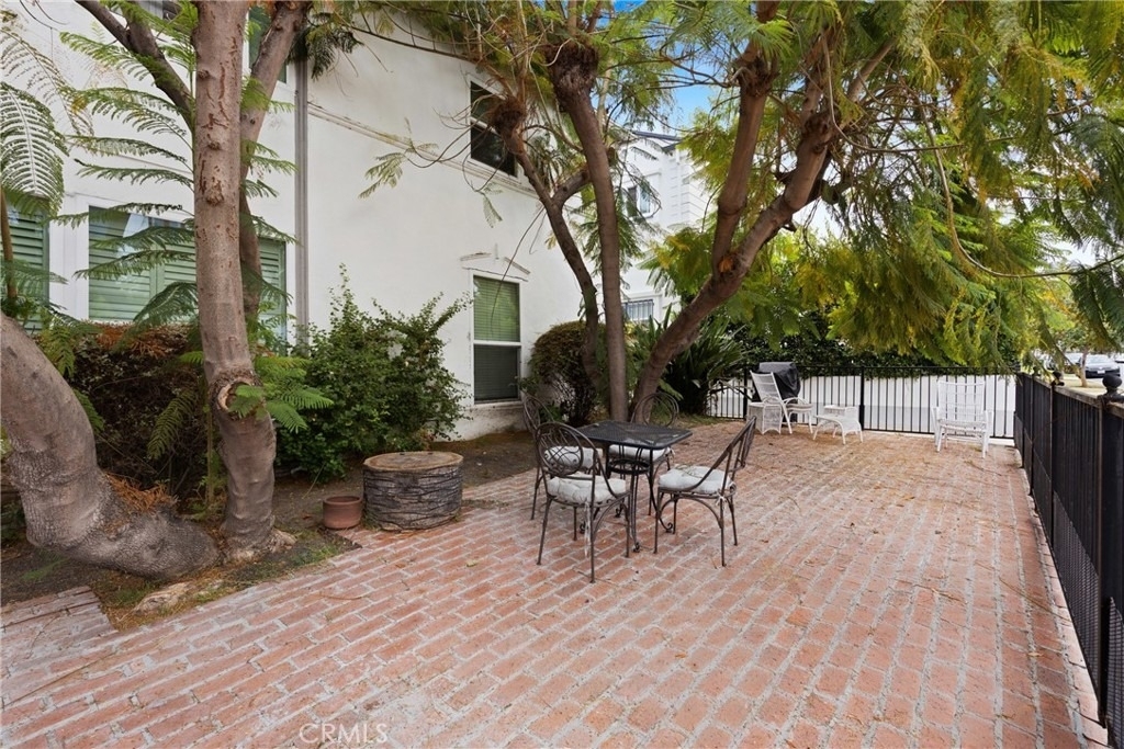 825 N Alfred Street - Photo 12