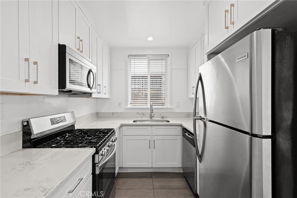825 N Alfred Street - Photo 2