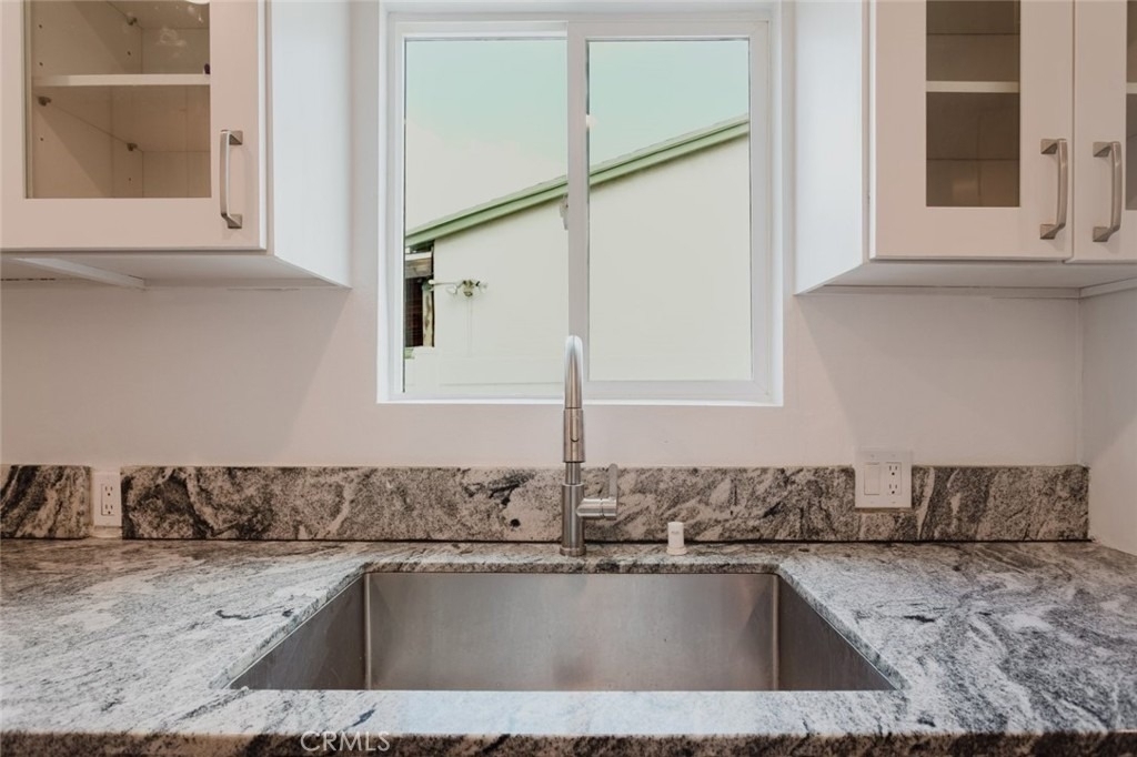 18308 Gresham Street - Photo 14