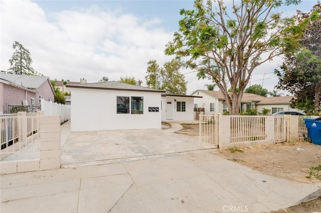 18308 Gresham Street - Photo 4