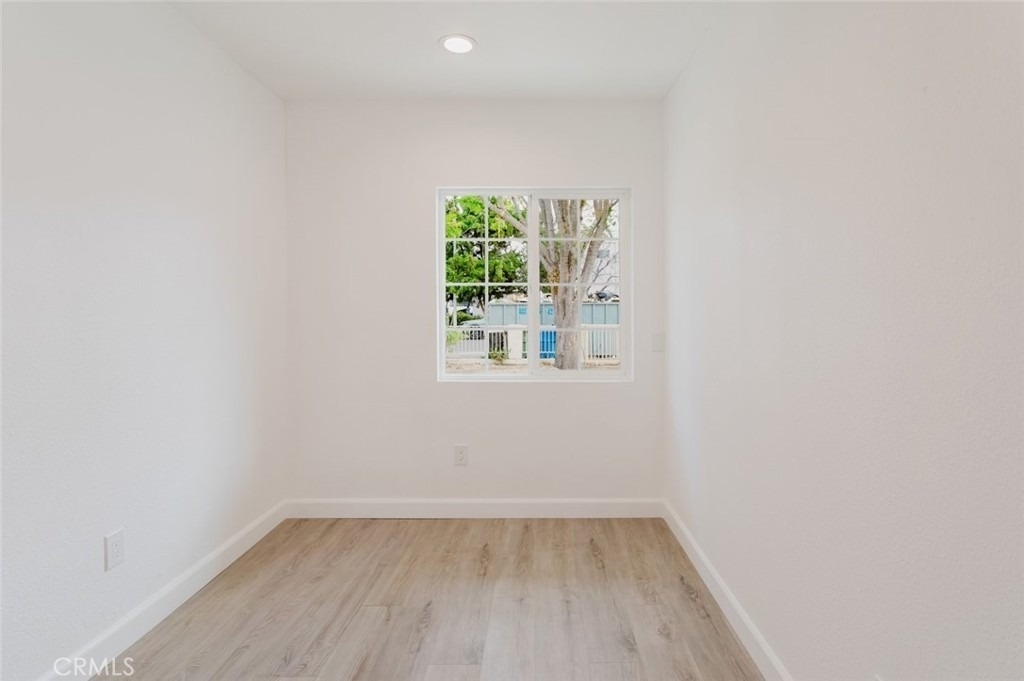 18308 Gresham Street - Photo 22
