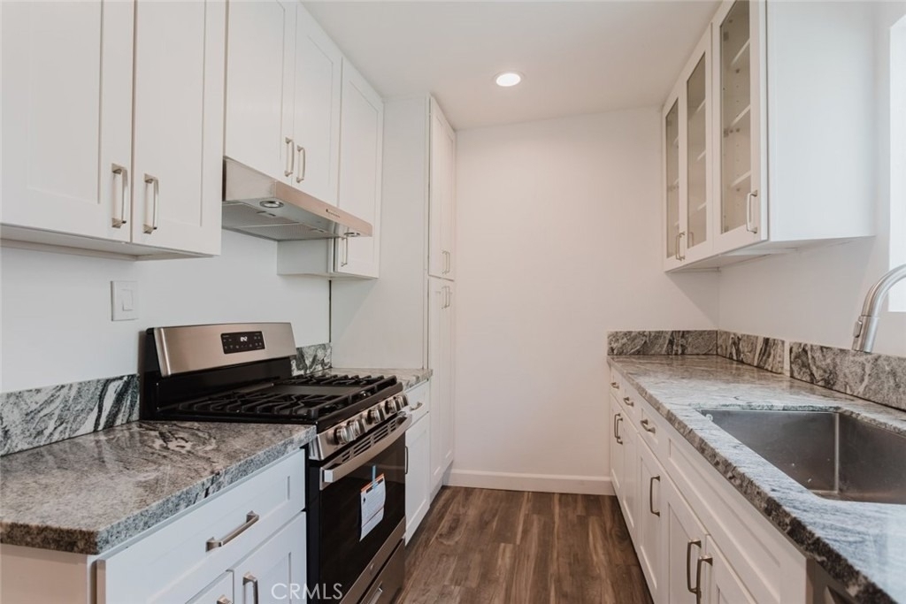18308 Gresham Street - Photo 15