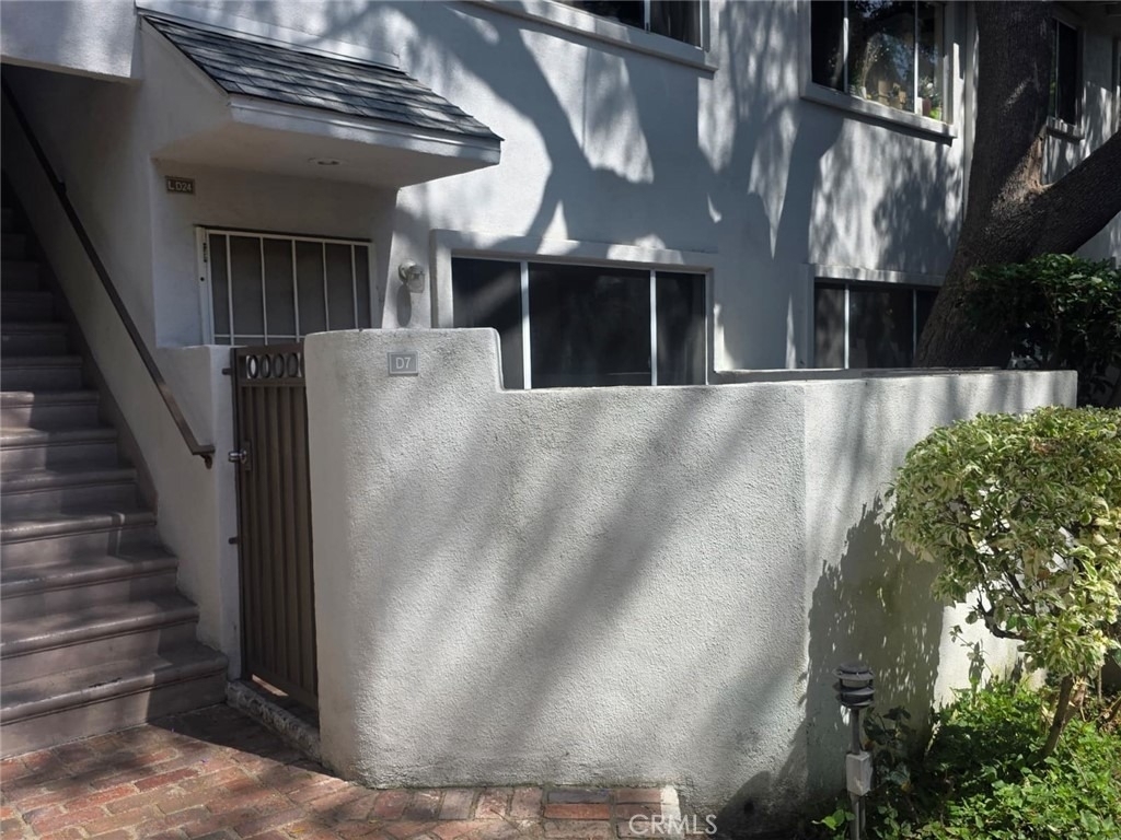 18601 Collins Street - Photo 1