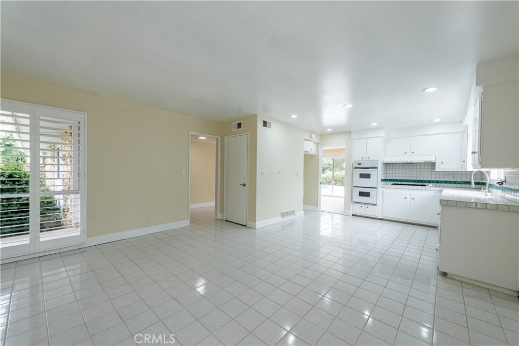 24221 Hatteras Street - Photo 20