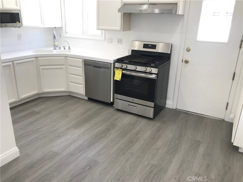 6511 W 87th Place - Photo 4