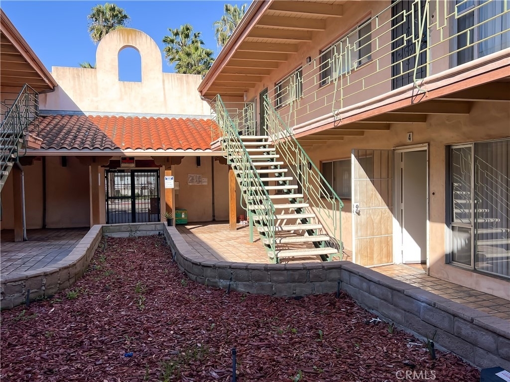 2102 S Pacific Ave - Photo 2