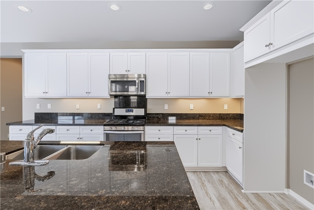 29669 Eastbank - Photo 8