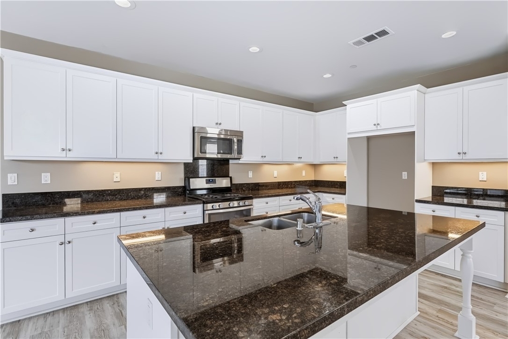 29669 Eastbank - Photo 7