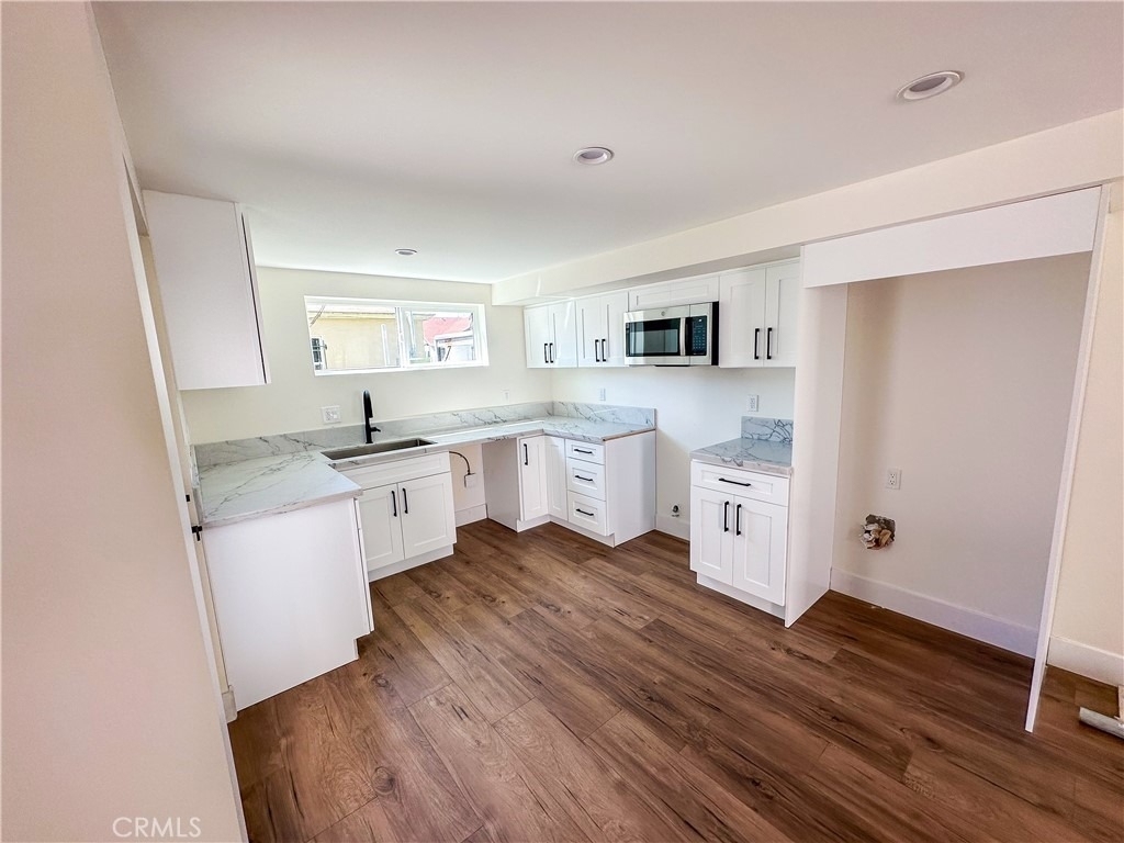 2931 1/2 S Redondo Boulevard - Photo 3
