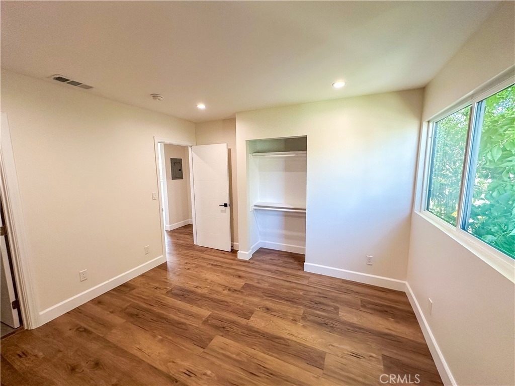 2927 S Redondo Boulevard - Photo 2