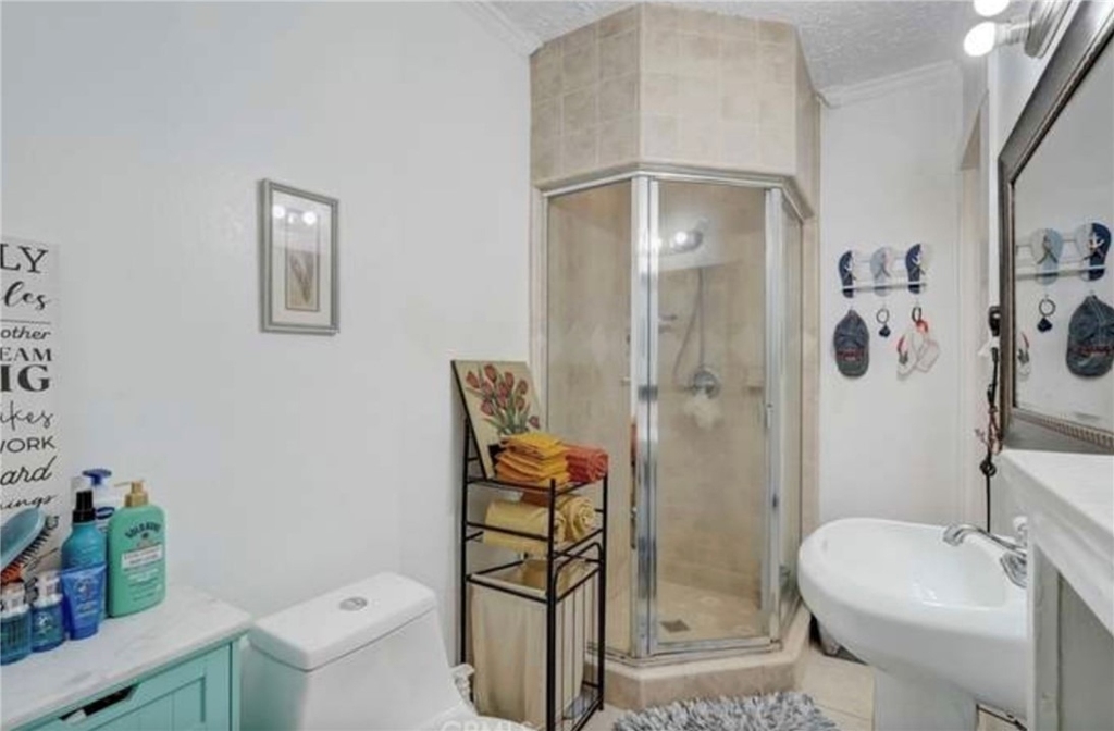 817 1/2 E Palmyra Avenue - Photo 2