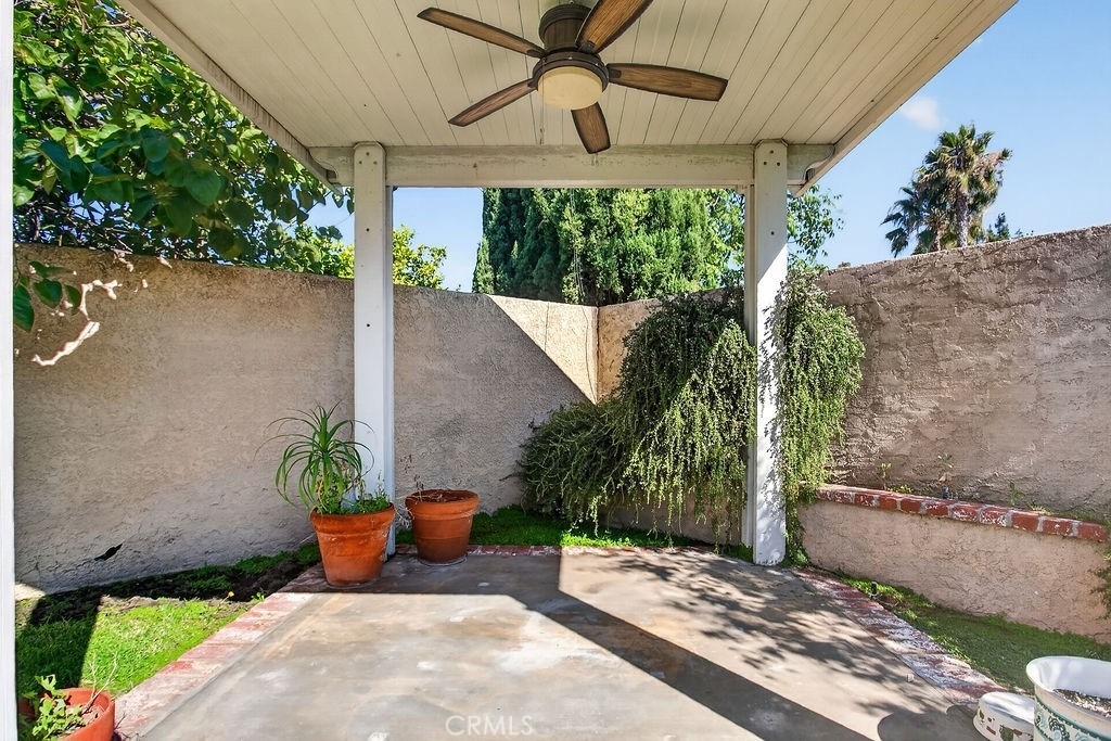 2310 E Monroe - Photo 21