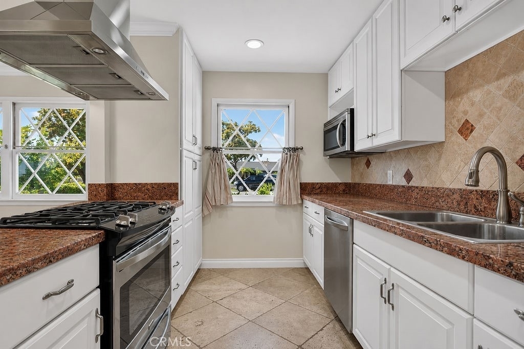 2310 E Monroe - Photo 11