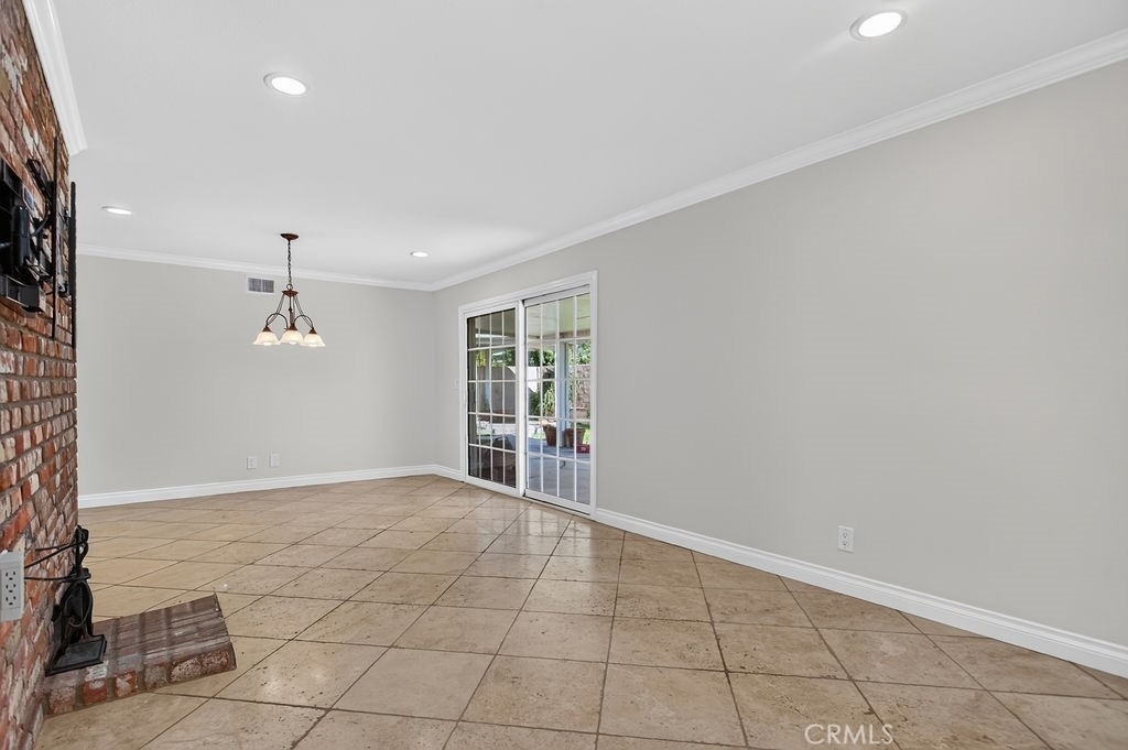 2310 E Monroe - Photo 7