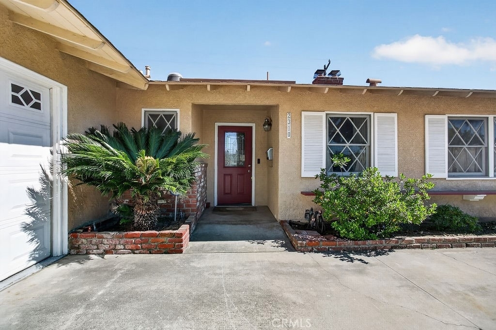 2310 E Monroe - Photo 2