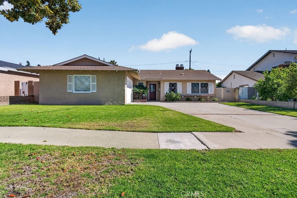 2310 E Monroe - Photo 0