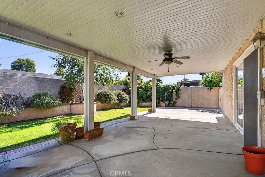 2310 E Monroe - Photo 20
