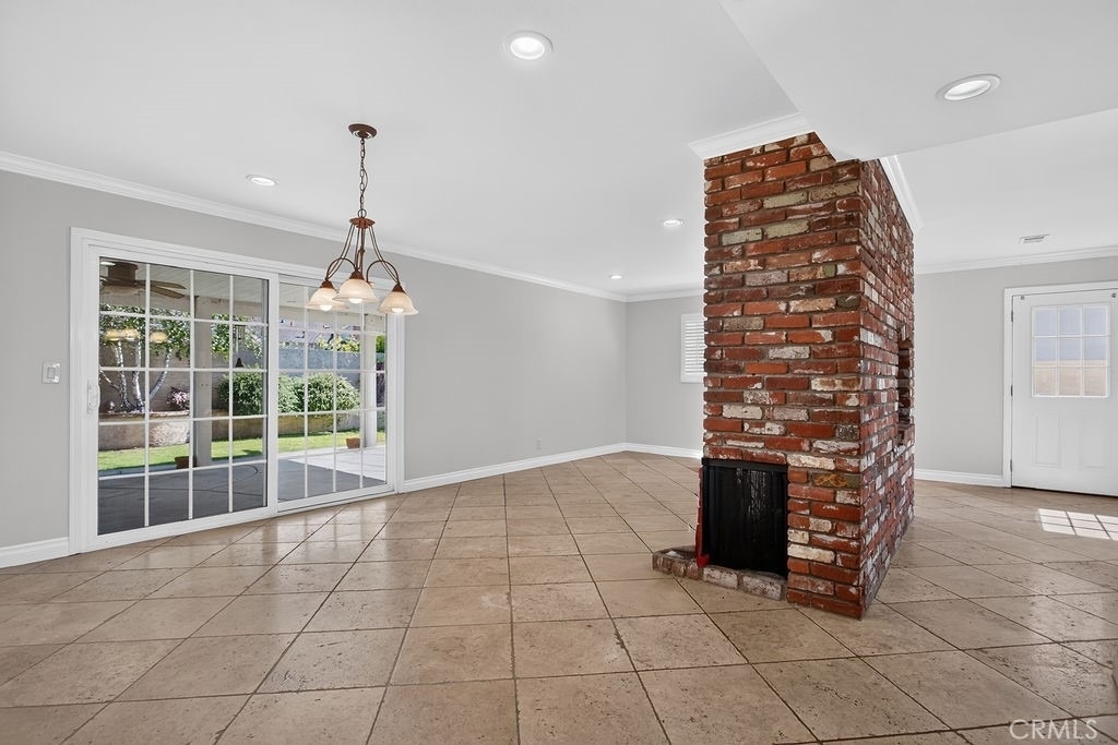2310 E Monroe - Photo 4