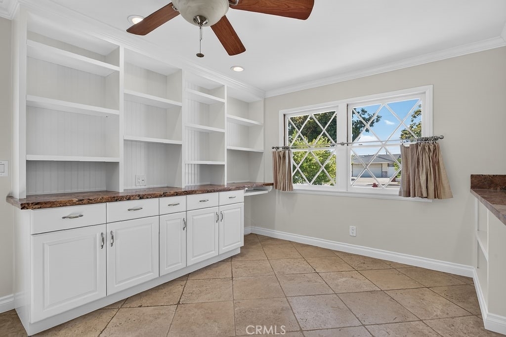 2310 E Monroe - Photo 9