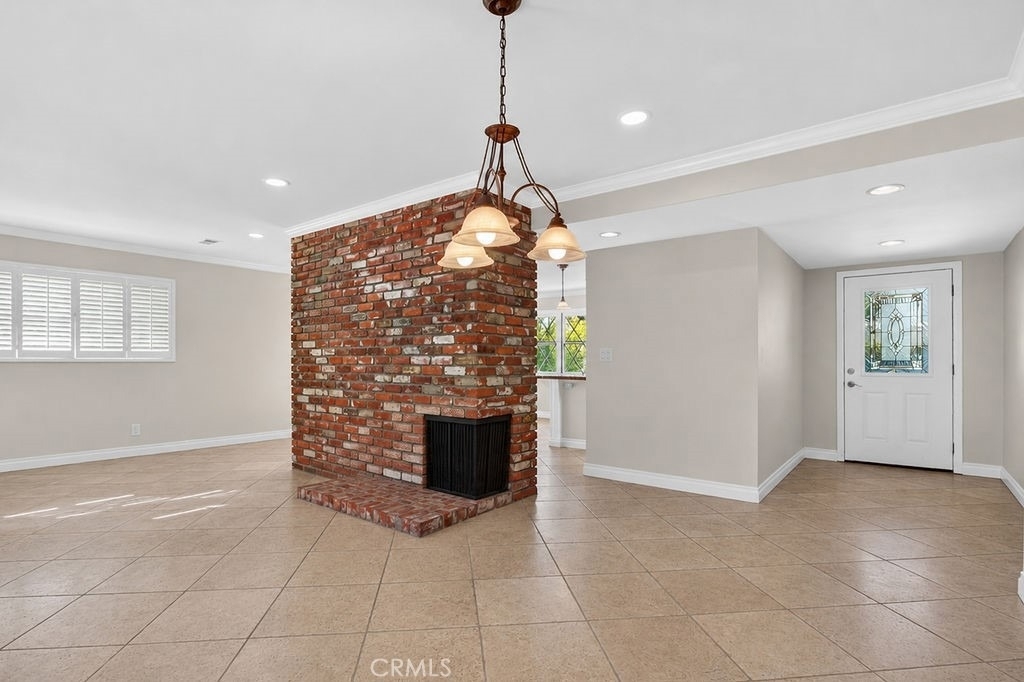 2310 E Monroe - Photo 5