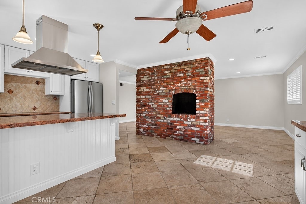 2310 E Monroe - Photo 10