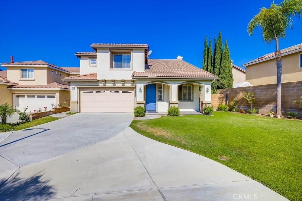 321 Riley Court - Photo 0