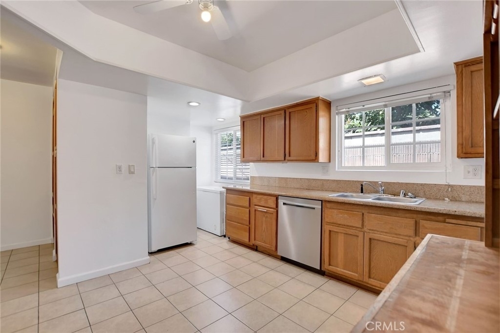 1015 E Walnut Avenue - Photo 16