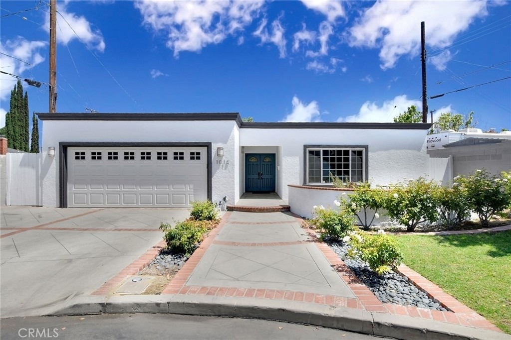 1015 E Walnut Avenue - Photo 0
