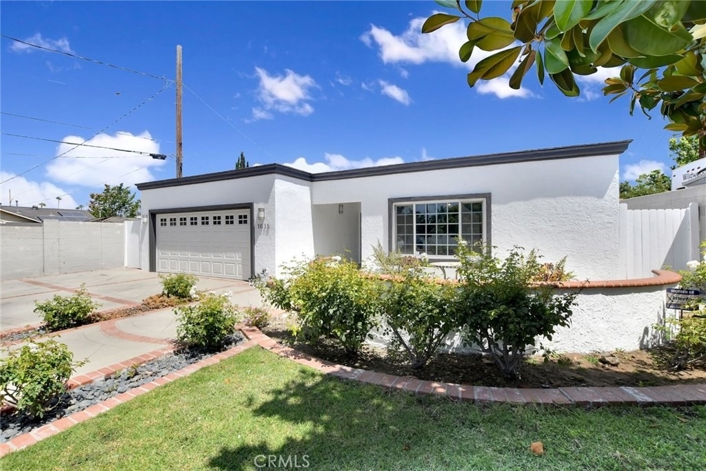 1015 E Walnut Avenue - Photo 1