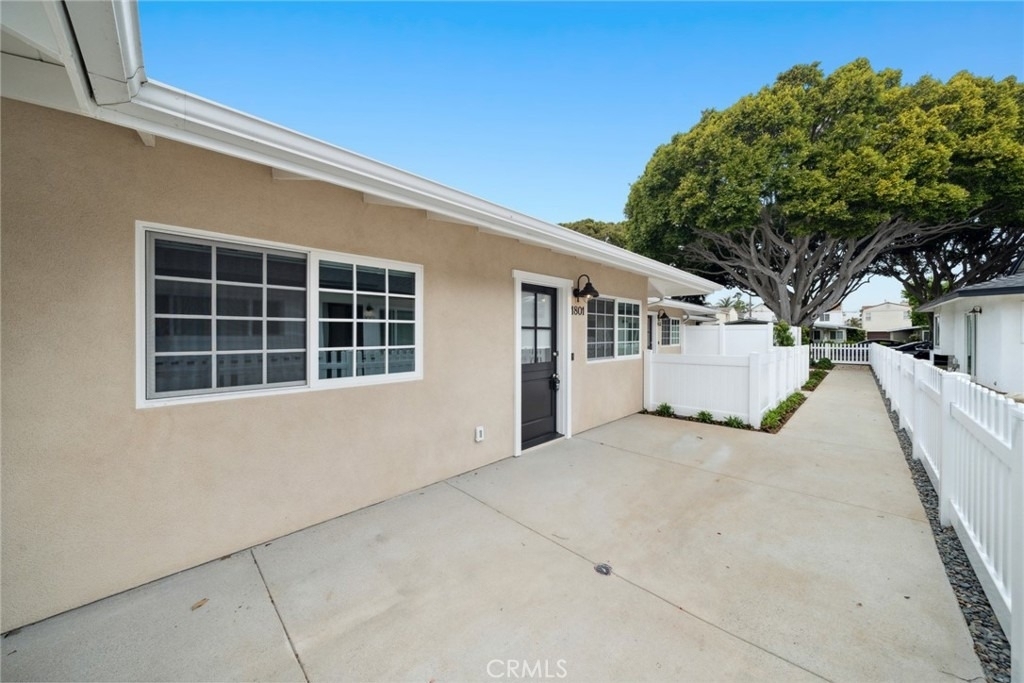 1801 Clay St - Photo 0