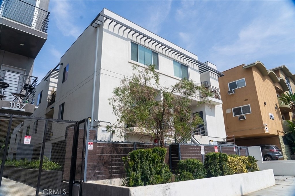 1183 Crenshaw - Photo 0