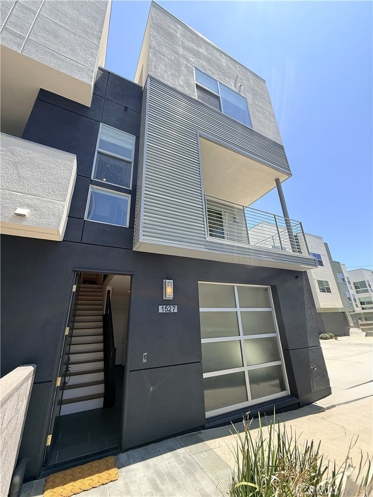 1527 Sullivan Avenue - Photo 1