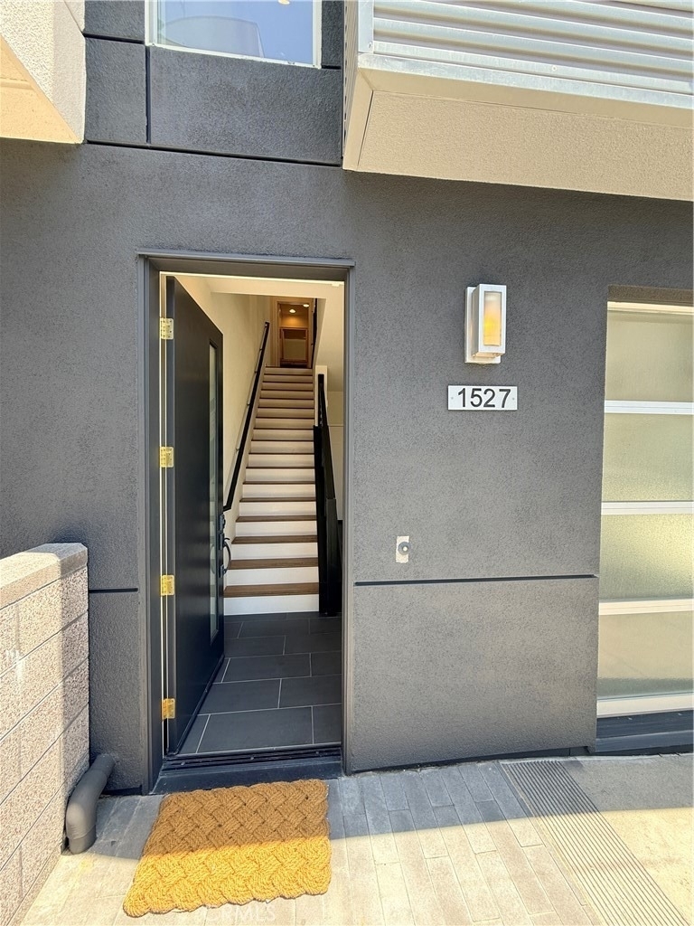 1527 Sullivan Avenue - Photo 2