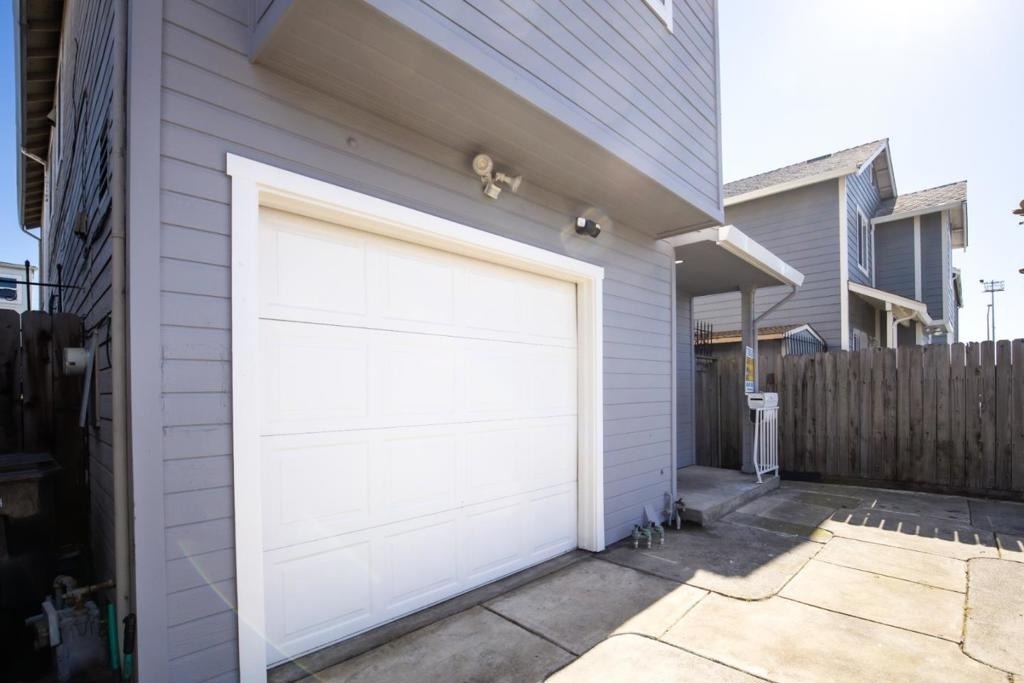 816 7 Th - Photo 1