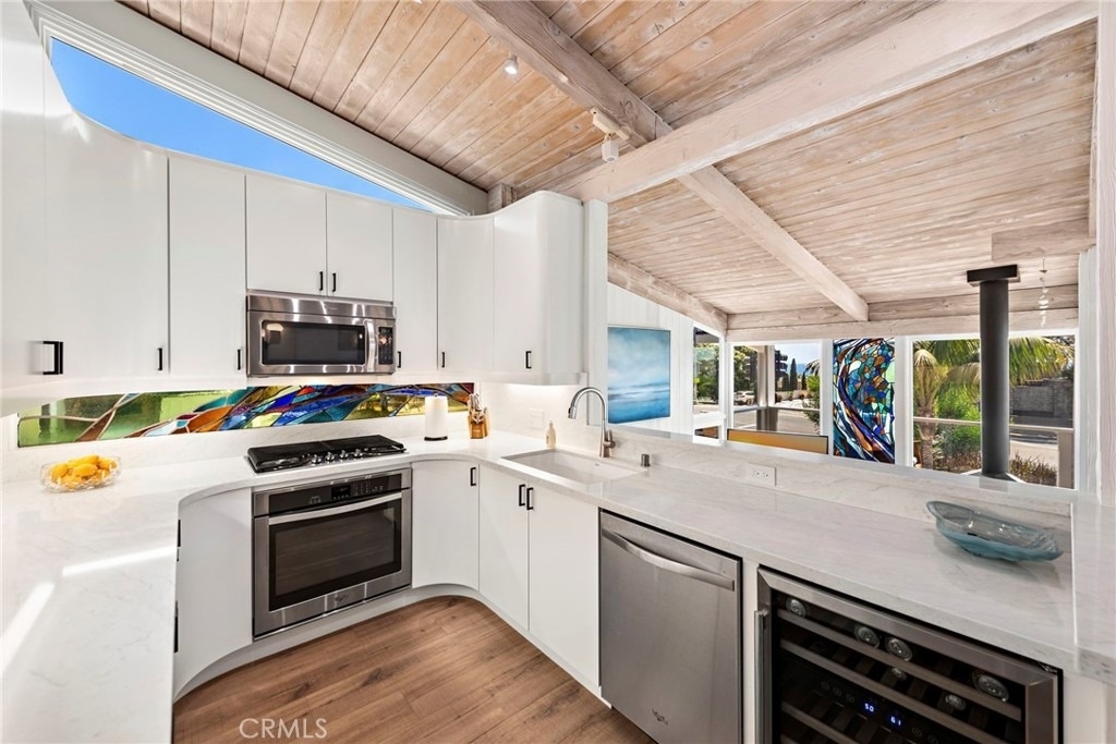 201 Nyes Place - Photo 4