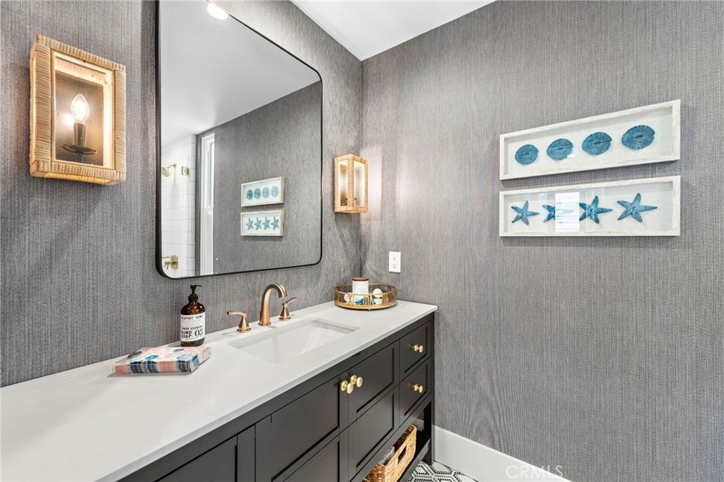 201 Nyes Place - Photo 18