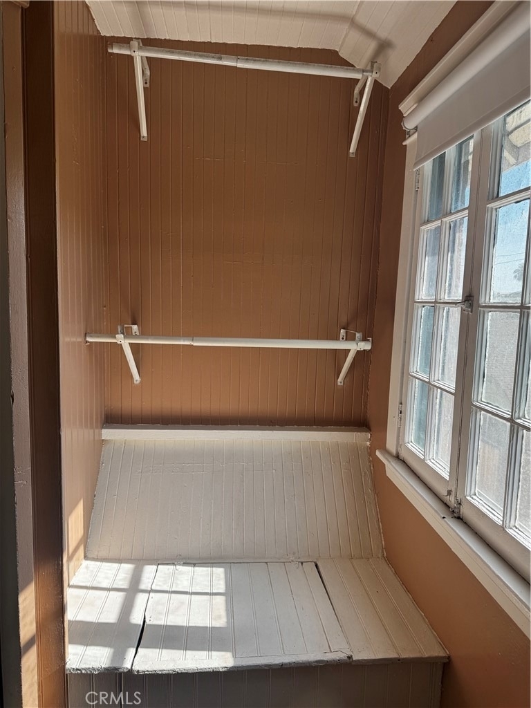 104 W 5th Street - Photo 5