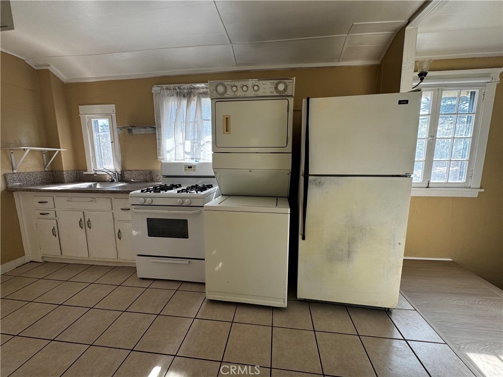 104 W 5th Street - Photo 11