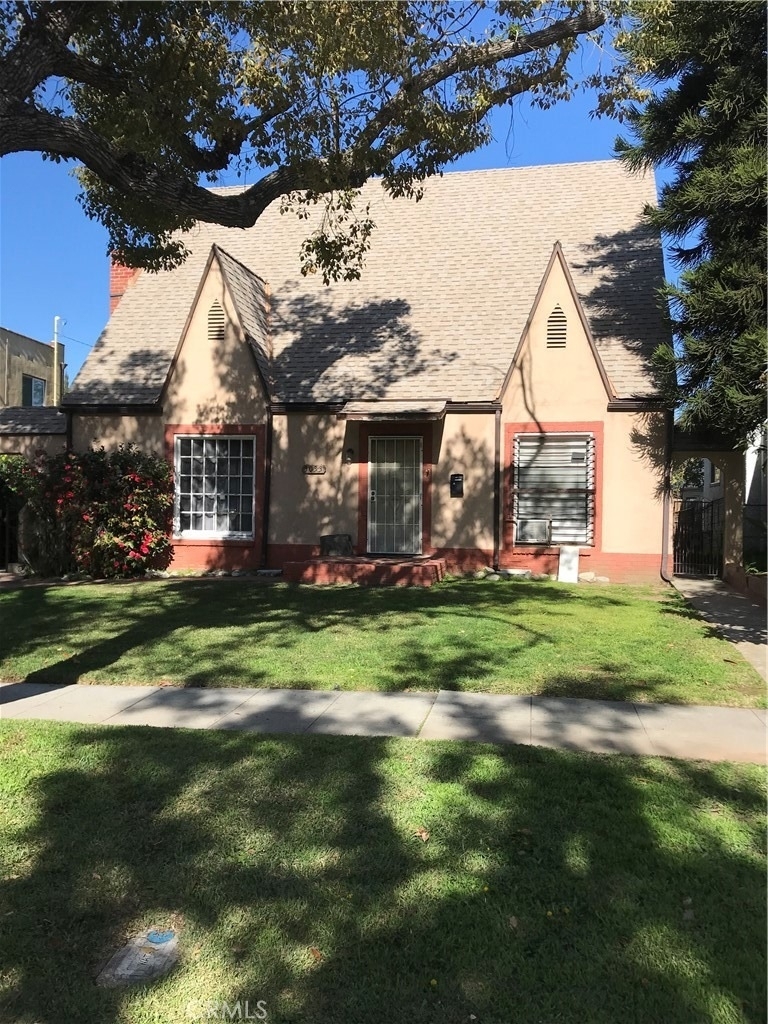 3033 Sherwood - Photo 0