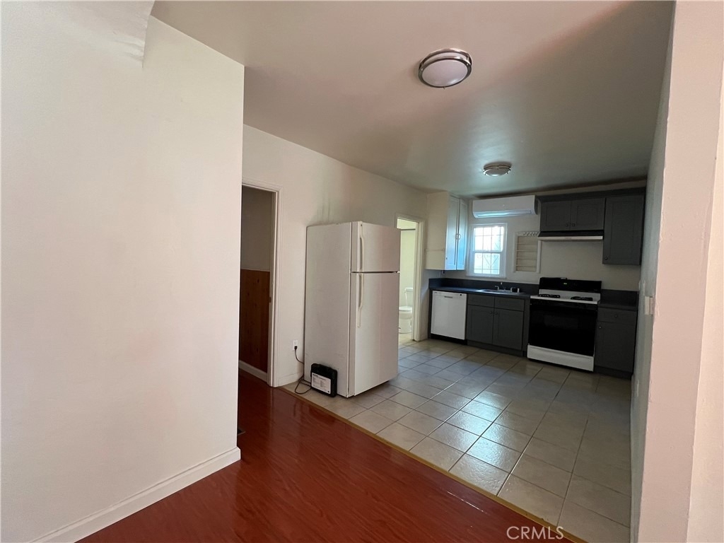 3033 Sherwood - Photo 2