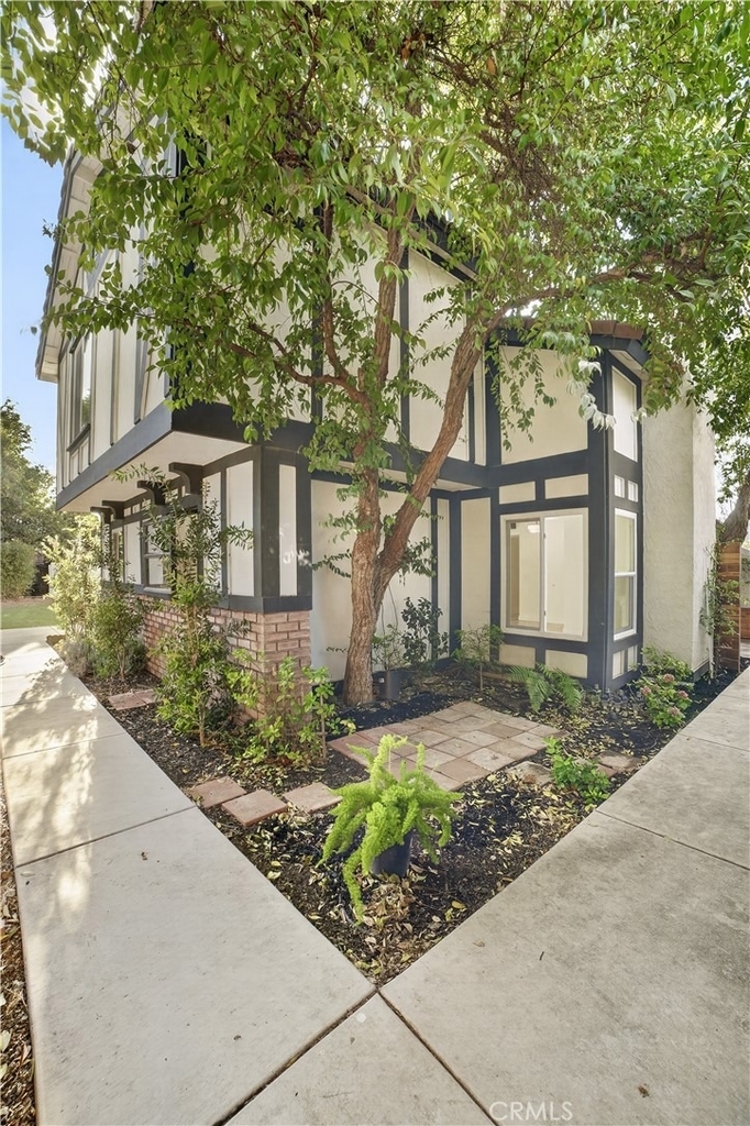 655 W Ontario Avenue - Photo 4