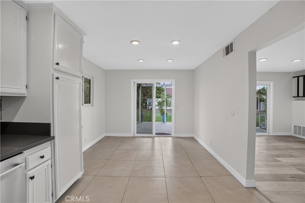655 W Ontario Avenue - Photo 26